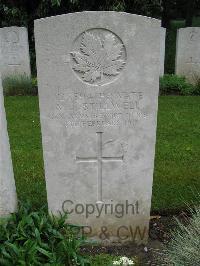 Etaples Military Cemetery - Stillwell, A J